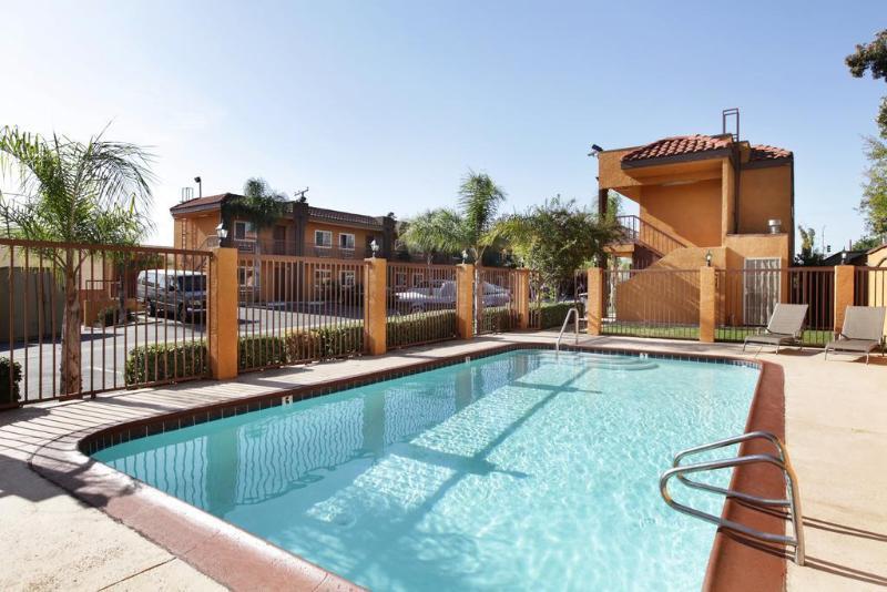 Express Inn & Suites Ontario Airport Exterior foto